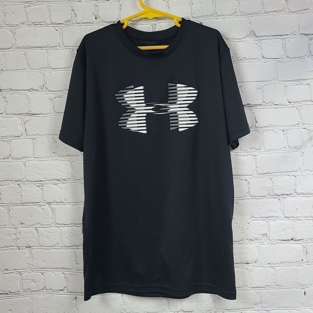 Under Armour HeatGear YXL 18/20 Black 3D Logo Athletic Jersey Tee Short Sleeve